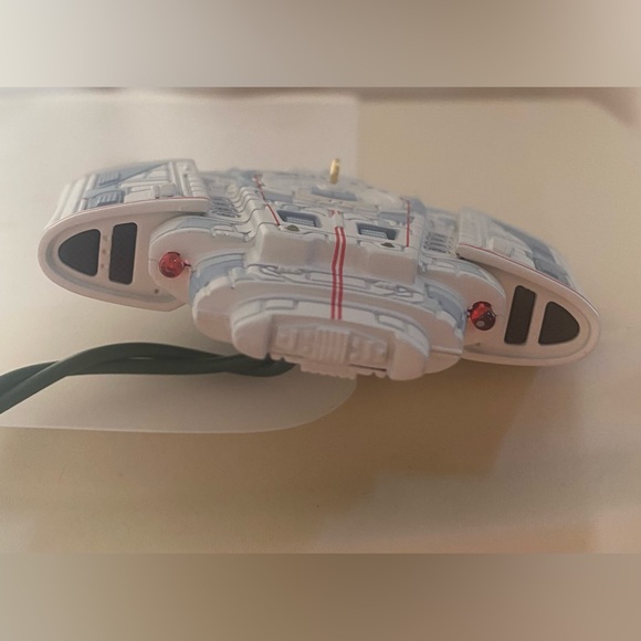 Hallmark Keepsake Ornament Star Trek USS Defiant - Picture 4 of 4